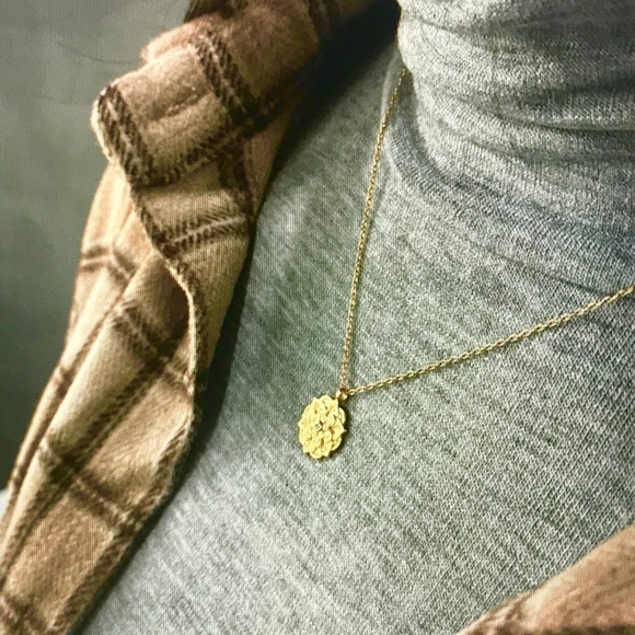 ✨The Golden Lotus Necklace✨ - Picture 6 of 10